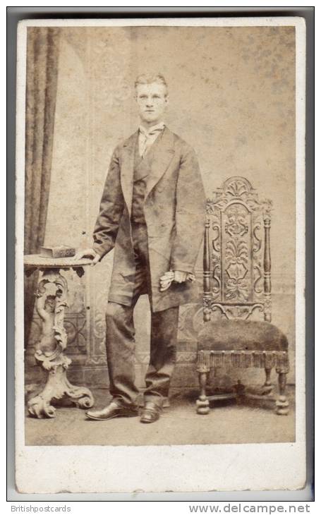 CDV - Victorian Gentleman - Photographer The West End Photographic Company, London - Anciennes (Av. 1900)