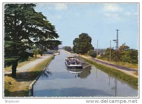 Péniiche Sur Le Pont Canal (Agen) - CPM - Hausboote