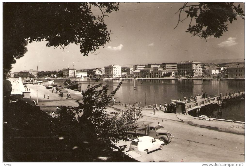 CPSM 10X15 . YOUGOSLAVIE . ZADAR . Vue Générale . Camion Et Auto Années 1950 - Jugoslawien