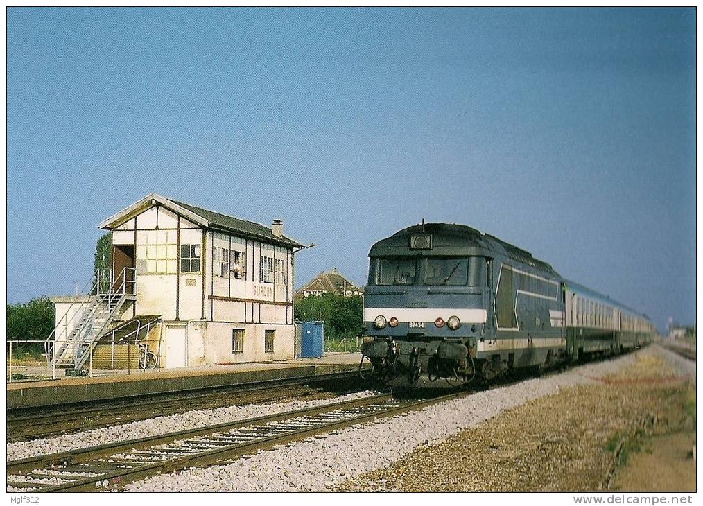 SURDON (61) BB 67454 En Tête D'un Train Caen - Tours Près Du Poste En Aout 1997 - Trains