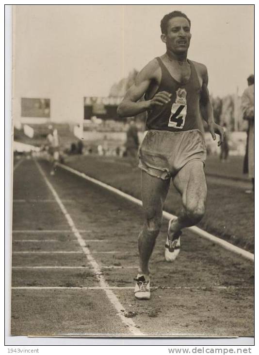 P 645 - ATLETISME - France - Suéde - 1953 -Mimoun Gagne  Le 5000m - Voir Description - - Athlétisme