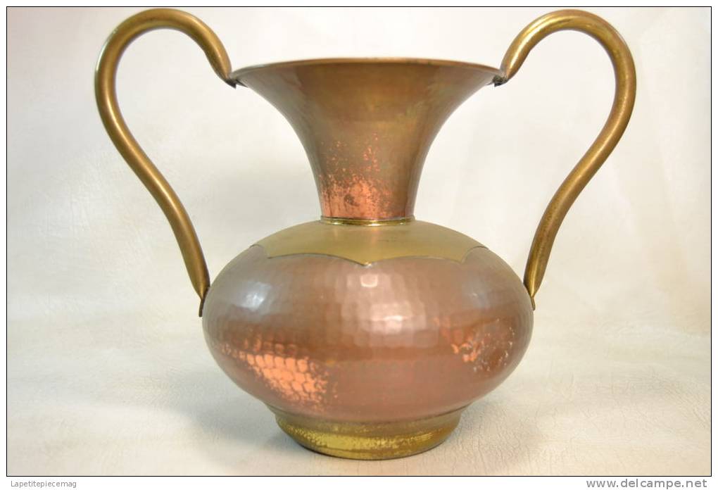 Vase En Cuivre Martelé Poinçon MAUDOUX BELGIQUE - Coppers