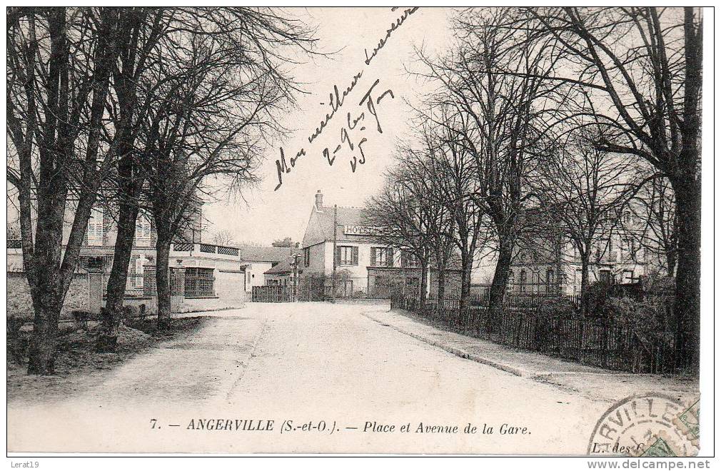 91...ESSONE...ANGERVILLE...PLACE ET AV DE LA GARE.....ECRIT E.   .‹(•¿•)› - Angerville