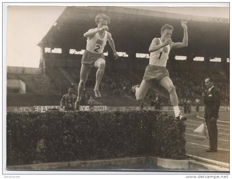 P 655 - ATLETISME - 1953 - France Suéde - Le Suédois Soderberg Enléve Le 3000m Steeple   - Voir Description - - Leichtathletik