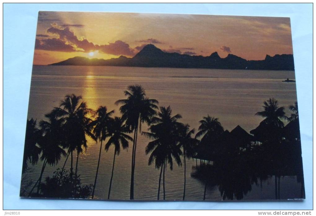 Polynésie Française - Coucher De Soleil Sur Moorea Vu Du Beachcomber Parkroyal - Polinesia Francese