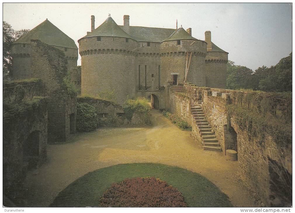 53 - LASSAY LES CHATEAUX - Le Château. Entrée Et Le Pont Levis - Lassay Les Chateaux