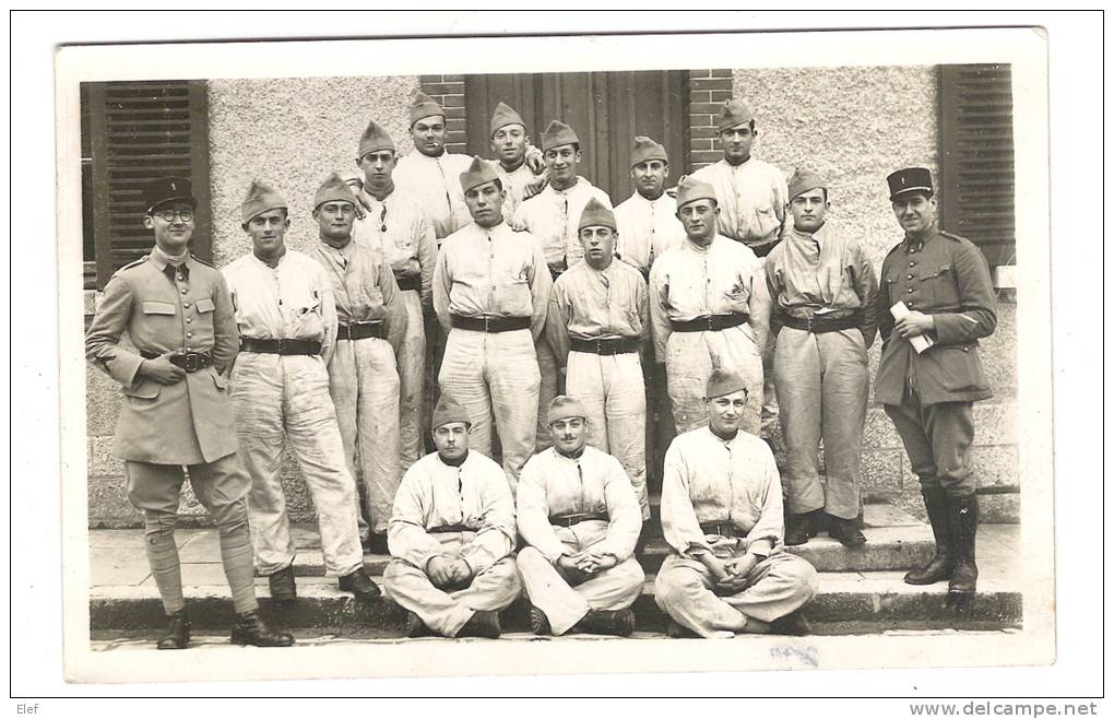 Carte Photo,  Groupe De Gendarmes , Armée ? Devant Une Caserne ? TB - Police - Gendarmerie