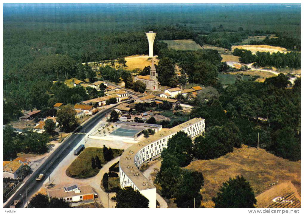 Carte Postale 33. Saint-Jean-d'Illac  Et Le Chateau D'eau   Vue D´avion  Trés Beau Plan - Autres & Non Classés