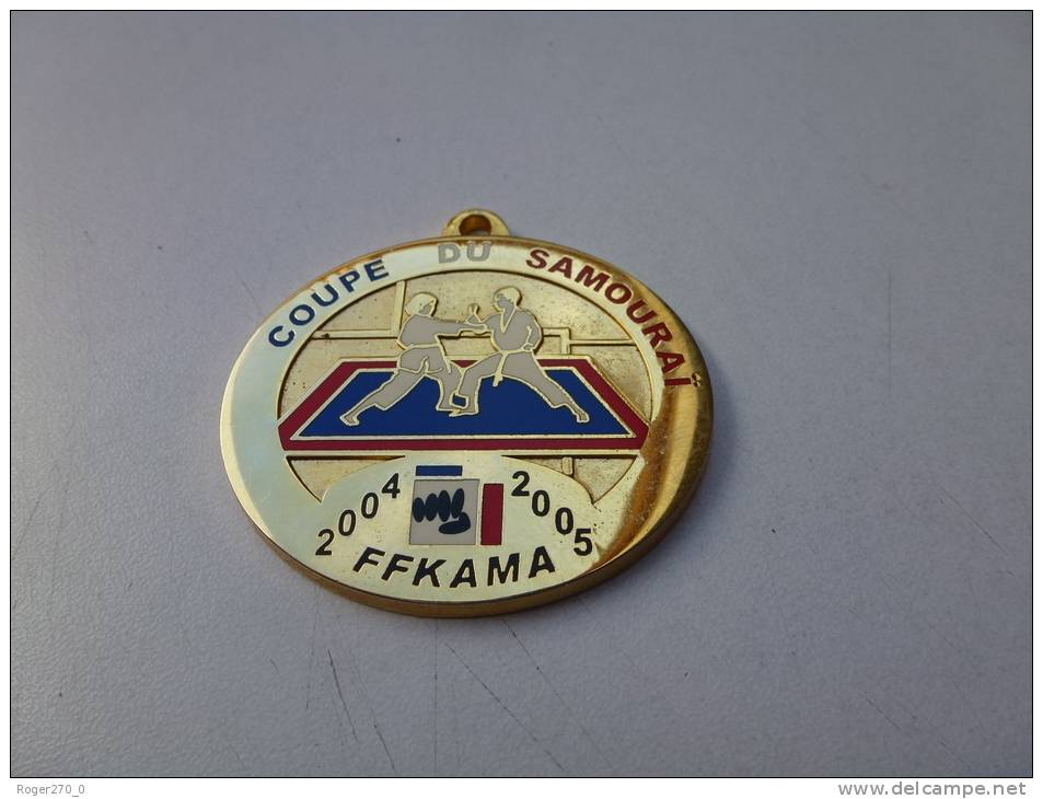 Médaille FFKAMA , Karaté , Coupe Du Samouraï , Arts Martiaux - Kampfsport