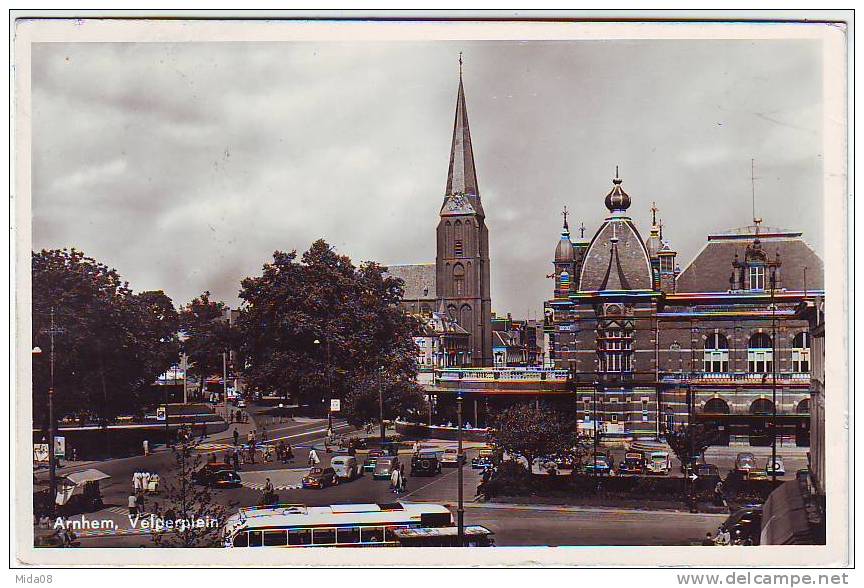 ARNHEM. VELPERPLEIN. VOITURES. CARS. - Arnhem