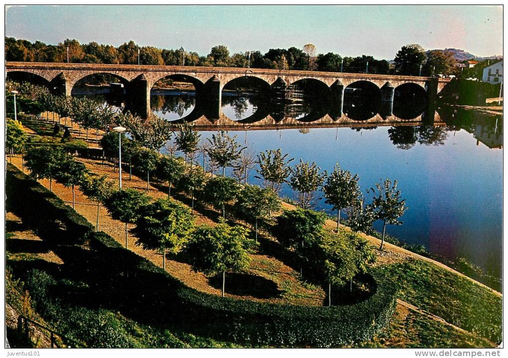 CPSM Pont Du Château-Le Plan D'eau Et Les Jardins   L1024 - Pont Du Chateau