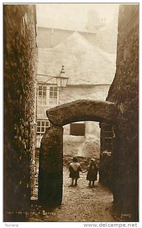 England : Mar12 536 : Saint Ives  -  Cornwall  -  The Old Arch - St.Ives