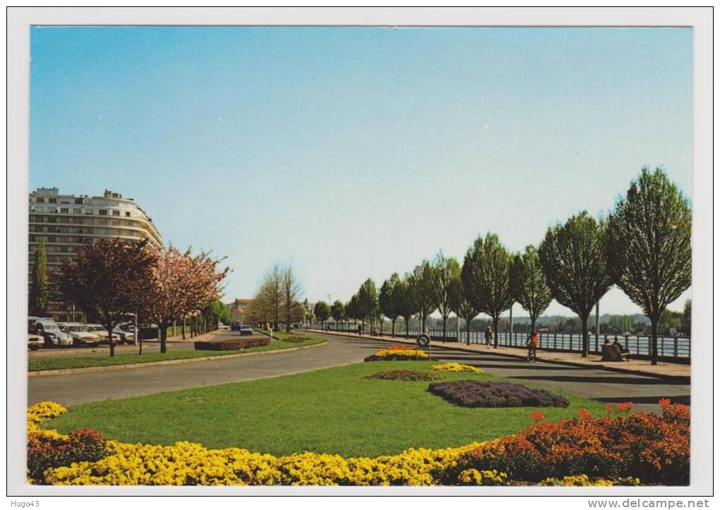 VICHY - LE BOULEVARD DE LATTRE DE TASSIGNY EN BORDURE DU LAC D' ALLIER - Vichy