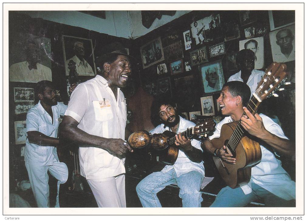 AMERIQUE,ANTILLES, SANTIAGO DE CUBA,REYNALDO A LA CASA DE LA TROVA,danseur,guitariste,artiste,chanteur - Cuba