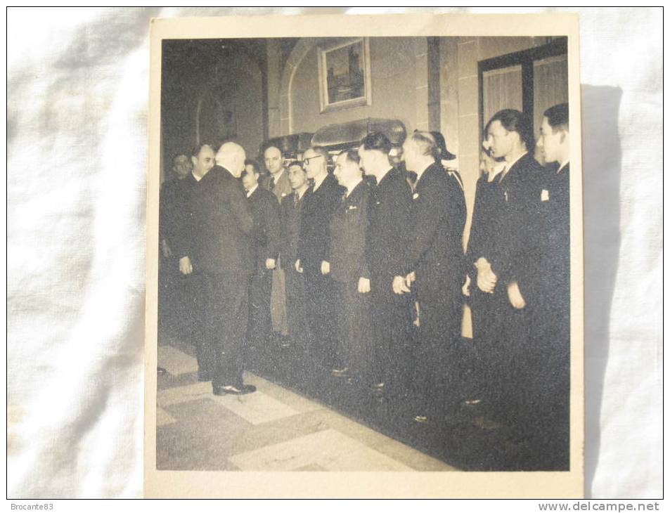 PHOTO D'AGENCE DE PRESSE LE MARECHAL PETAIN RECOIT LA SECTION DU RAVITAILLEMENT - Guerre, Militaire