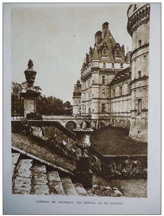 Berry , Chateau De Valençay , Les Douves Et Le Donjon , Héliogravure Sépia 1945 - Documents Historiques