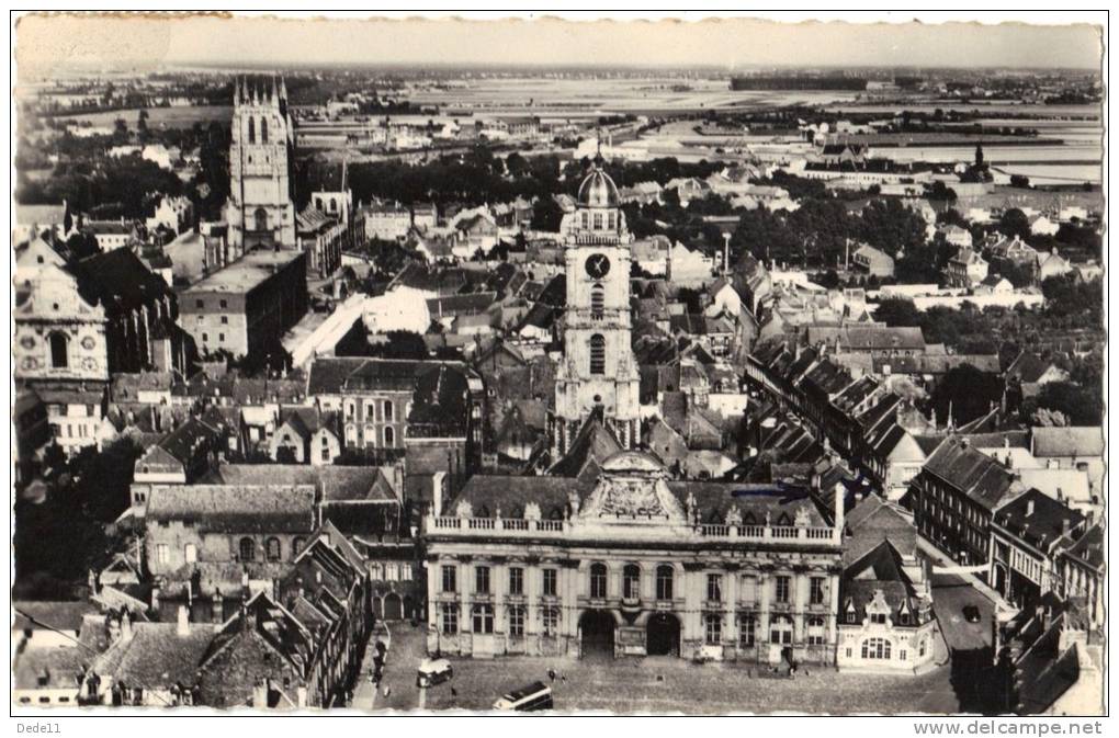 62 AIRE-SUR-LA-LYS . L´Hôtel De Ville, Le Beffroi, Collégiale St-Pierre Et Chapelle St-Jacques - Aire Sur La Lys