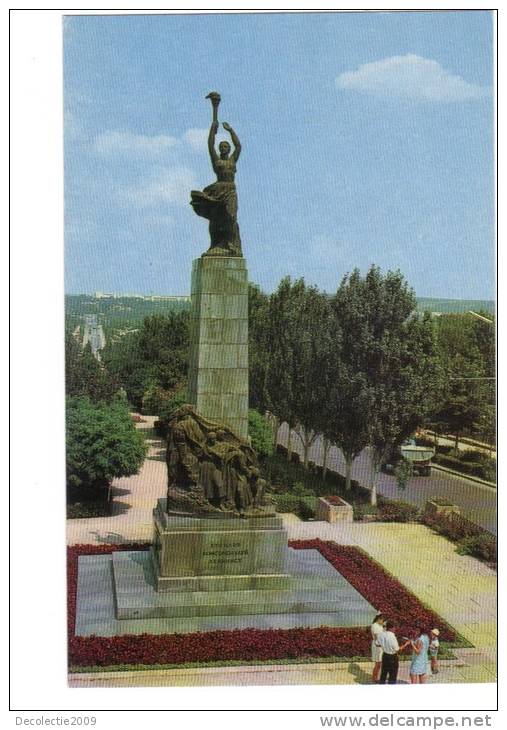 ZS26910  Chisinau Kishinem Monument To Heroes Members Of Komsomol Not Used Perfect Shape Back Scan At Request - Moldavie