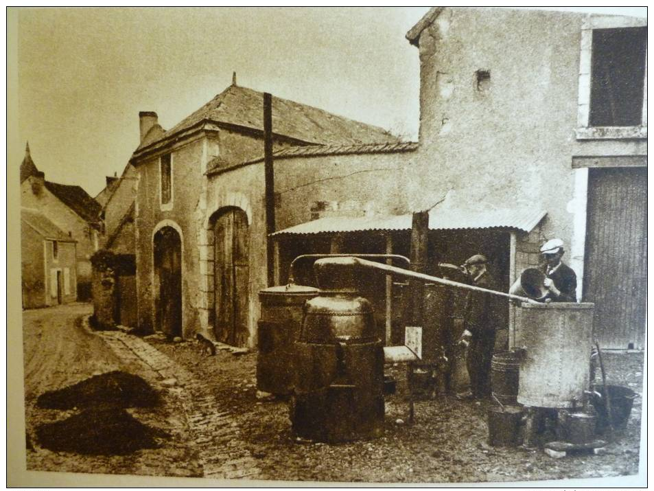 Berry , Saint Marcel , Bouilleurs De Cru , Héliogravure Sépia 1945 - Documents Historiques