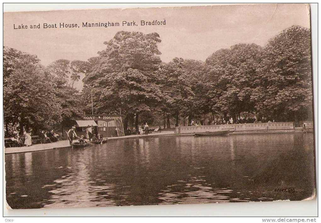 BRADFORD - Lake And Boat House, Manningham Park - Bradford