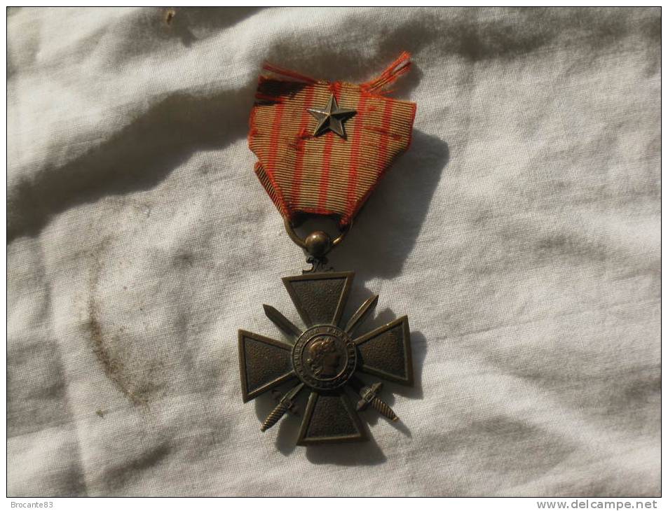 CROIX DE GUERRE 1914 1918 AVEC CITATION LE RUBAN EST DECHIRE - France