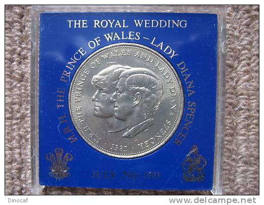 1981 - Commemorative Crown Coin For The Royal Wedding,  Between Charles, Prince Of Wales And Lady Diana Spencer. - Monarchia/ Nobiltà