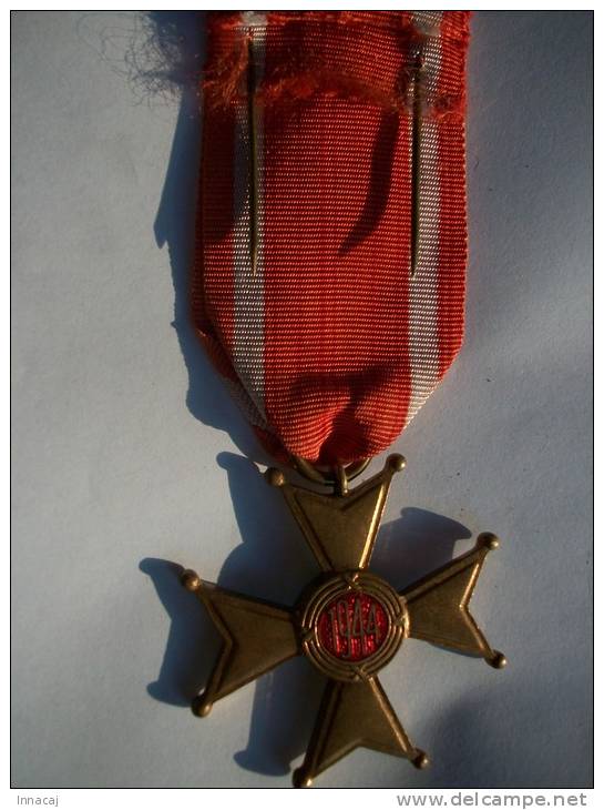 Ma Réf: 40-10-41.                      Médaille Polonaise     " Polonia Restitvta "  " 1944 "  ( émaillée ) - Andere & Zonder Classificatie