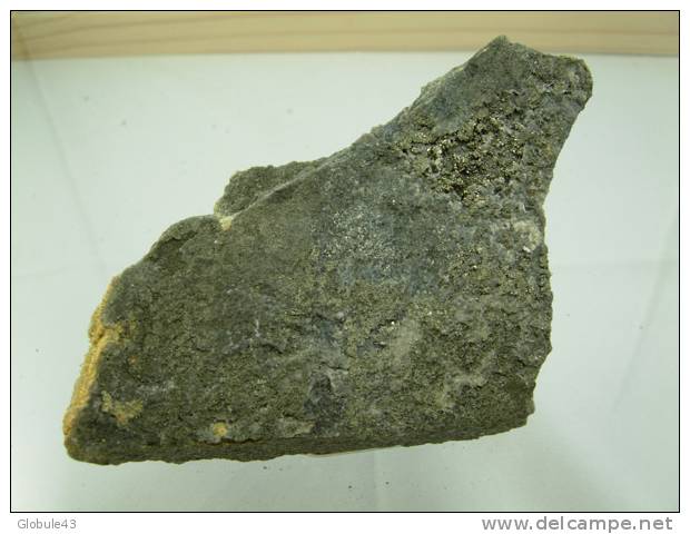 GRES DE CRETACE  MINERALISEE EN PYRITE ROUMANIE 10 X 5 CM - Minéraux