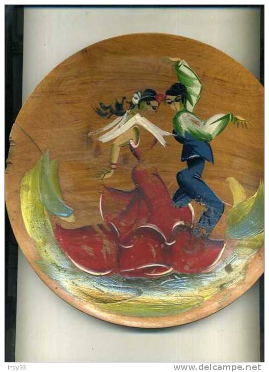 - ASSIETTE EN BOIS PEINTE . DANSEURS DE FLAMENCO . - Obj. 'Remember Of'