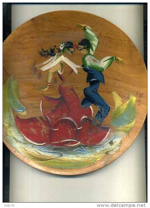 - ASSIETTE EN BOIS PEINTE . DANSEURS DE FLAMENCO . - Obj. 'Remember Of'