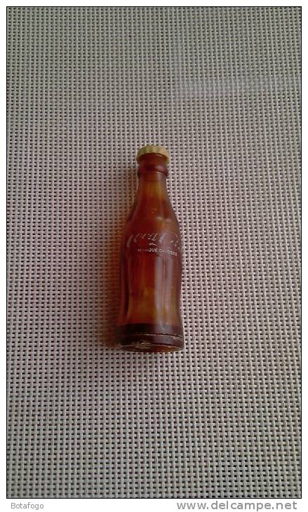 MINI BOUTEILLE EN PLASTIQUE TAILLE CRAYON COCACOLA - Other & Unclassified