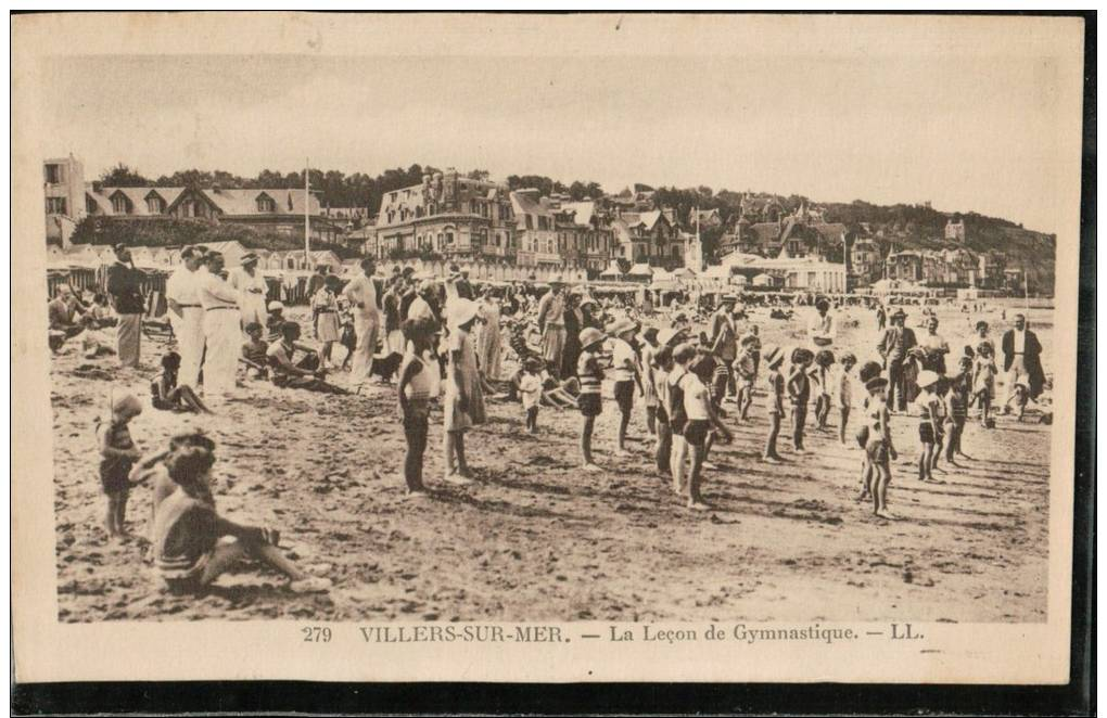 Belle Carte Sépia 279  VILLERS.SUR.MER.    La Lecon De Gymnastique, Très Bien Animée - Villers Sur Mer