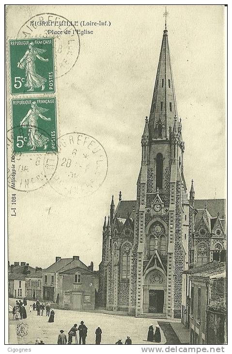 Aigrefeuille Sur Maine : Place De L'église - Aigrefeuille-sur-Maine