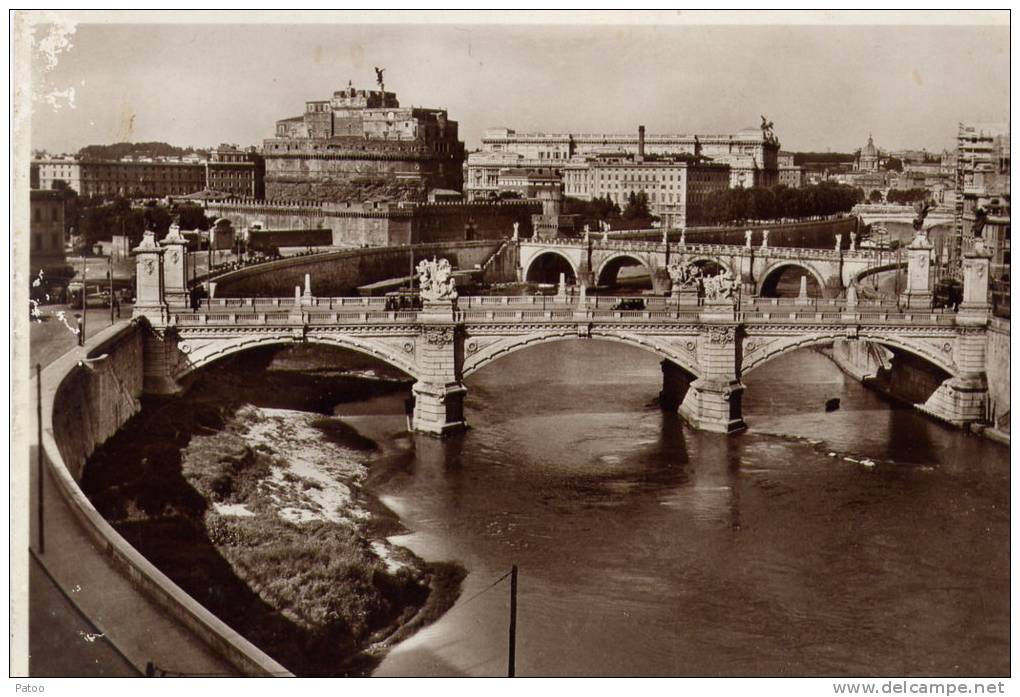 CP ITALLIENNE SEMI MODERNE /PONT SUR LE TIBRE ET VUE SUR DIFFERENTS MONUMENTS DE LA VILLE DE ROME - Bridges