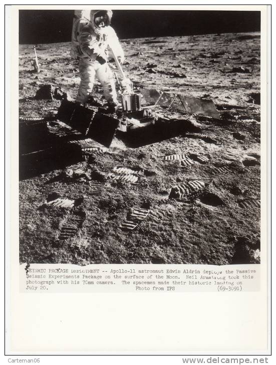 Phot Format 24.3 X 17.8 Cm - Seismic Package Deployment - Apollo 11 Astronaut Edwin Aldrin Deploye The Passive Seismic - Astronomy