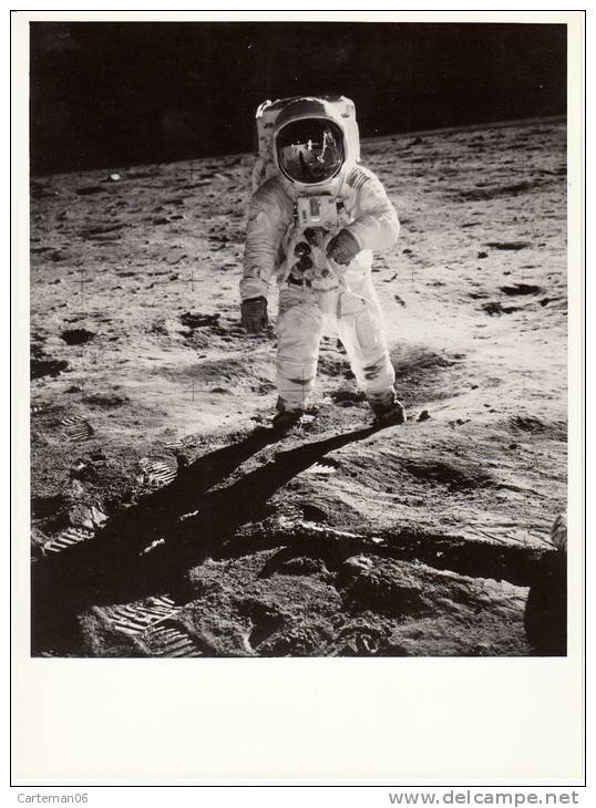 Phot Format 24.3 X 17.8 Cm - Lunar Surface - Apollo 11 - Astronomy