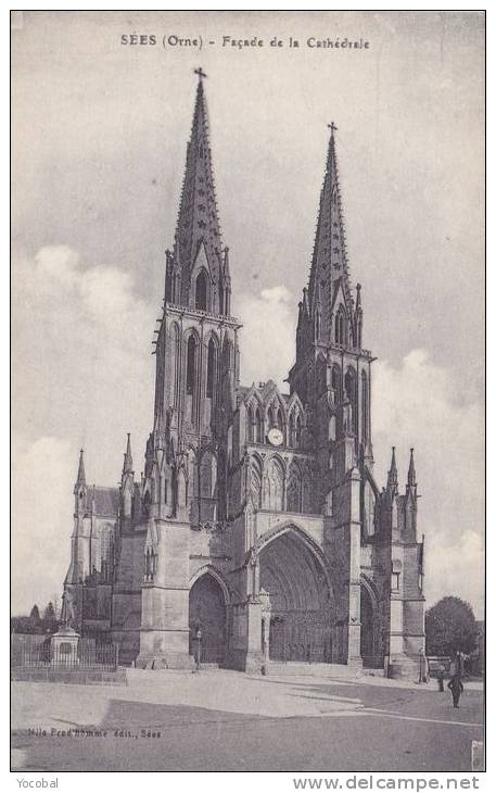 Cp , 61 , SÉES , Façade De La Cathédrale - Sees