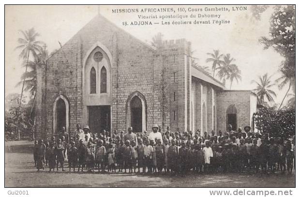 ADJONA - LES ECOLIERS DEVANT L'EGLISE - Dahomey