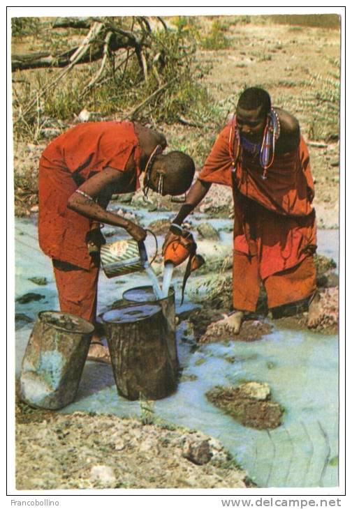 MASAI WOMEN COLLECTING WATER AT STREAM / WITH TANZANIA STAMP - Tanzanie