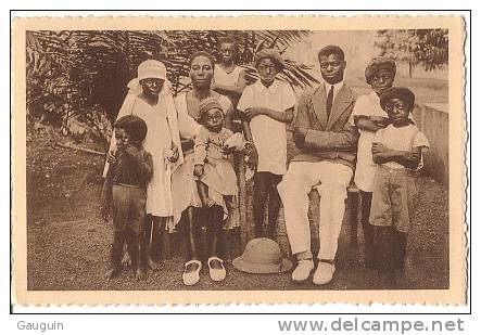 CPA - Pères Du St Esprit Au CAMEROUN - FAMILLE CHRETIENNE - Edition Thill - Cameroun