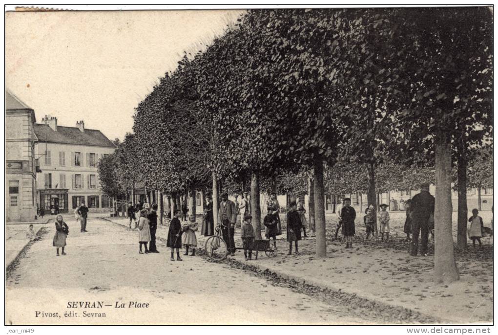 93 - SEVRAN - LOT DE 3 CARTES - Le Canal - L'église - La Place - Sevran