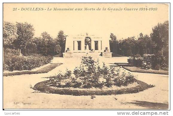 21. DOULLENS.  LE MONUMENT AUX MORTS DE LA GRANDE GUERRE 1914-1918. - Doullens