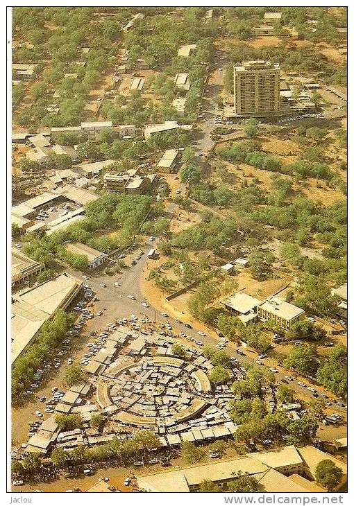 REPUBLIQUE DU NOGER ,NIAMEY ,VUE AERIENNE DU PETIT MARCHE ,COLORISEE REF 26409 - Niger