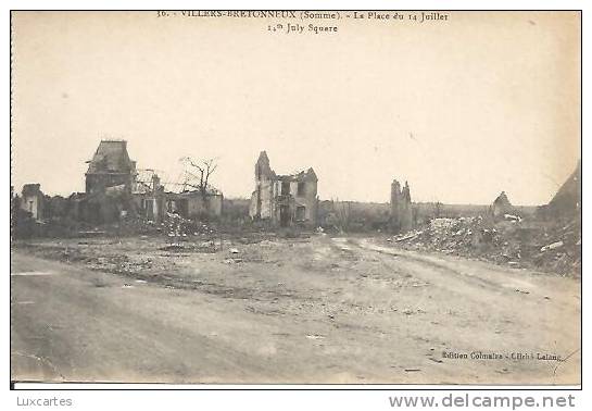 36. VILLERS BRETONNEUX. LA PLACE DU 14 JUILLET. - Villers Bretonneux