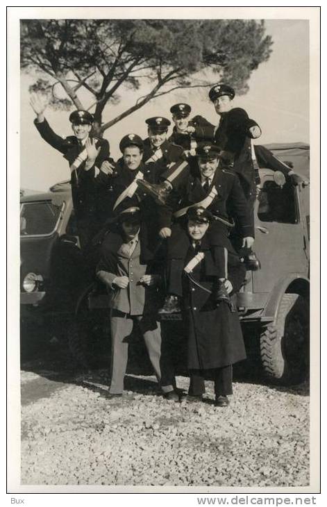 RICORDO DI ROMA  CARABINIERE     MILITARE FOTO CARTOLINA   POSTCARD  UNUSED CONDITION PHOTO FORMATO PICCOLO - Uniformi