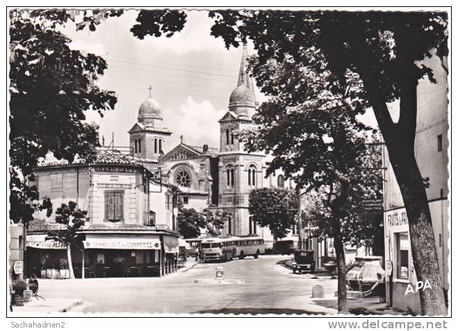 31. Cpsm. Gf. REVEL. Le Rond-Point Et Eglise Notre-Dame. 508 - Revel