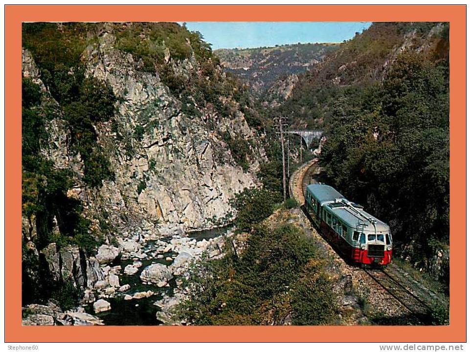 07 - Les Gorges Du Doux Entre TOURNON Et LAMASTRE ( Train - Chemin De Fer ) // CPSM Dentellée (23) - Autres & Non Classés