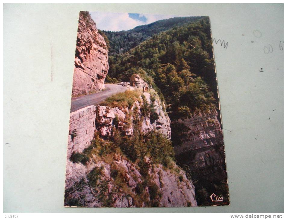 LES BEAUX SITES DE FRANCE. SUR LA ROUTE DE ST-CLAUDE AU COL DE LA FAUCILLE..LE SAUT DU CHIEN.. - Franche-Comté