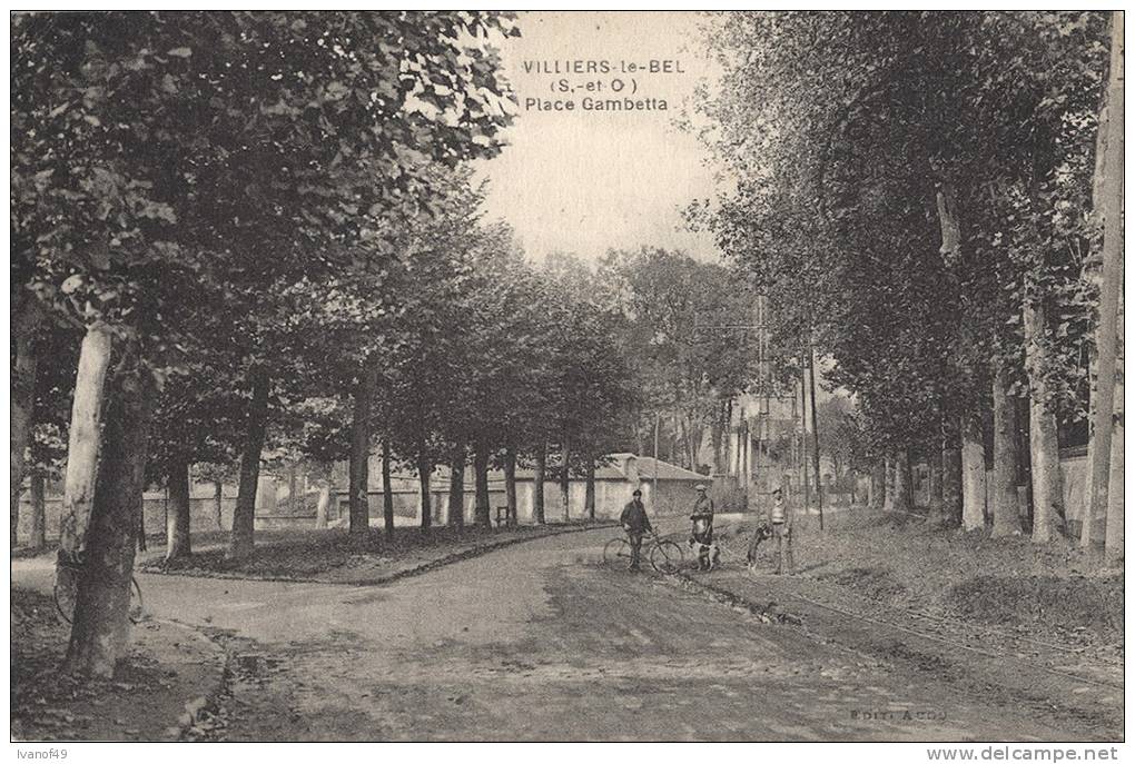 95 - VILLIERS Le BEL - CPA - Place Gambetta - Vue Animée - Circulée 1932 - Villiers Le Bel