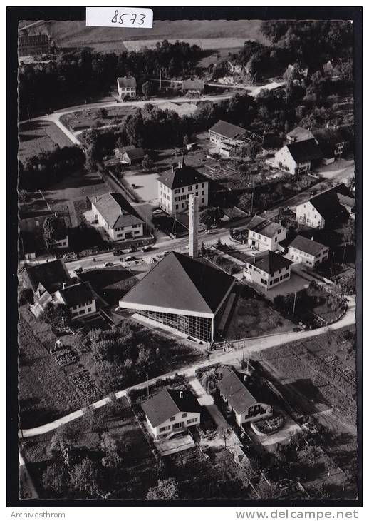 Vicques - L´église (extérieur) Et Le Quartier ; Grand Format 10 / 15 (8573) - Autres & Non Classés